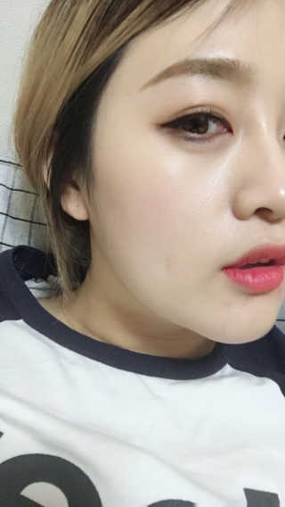 헤이미쉬 데일리즘 코랄릭 스틱 아이 섀도우 — 5점을 준 리뷰어가 2018년 3월 올린 사용 사진