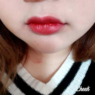 터치인솔 메탈리스트 리퀴드 포일 립스틱 5종 — 4.67점을 준 리뷰어가 2018년 3월 올린 사용 사진