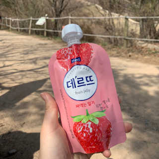 데르뜨 떠먹는 과일 3종, 짜먹는 과일 2종 총 10개 체험 — 4.5점을 준 리뷰어가 2020년 3월 올린 사용 사진