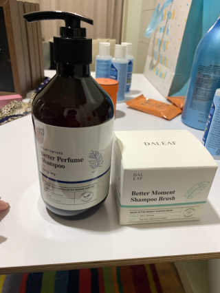 달리프 베러 퍼퓸 샴푸 1000ml 레이니데이 or 일랑로즈 — 3.5점을 준 리뷰어가 2020년 2월 올린 사용 사진