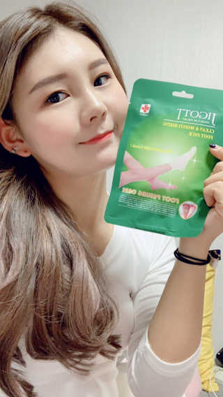 지고트 클린 앤 모이스춰라이징 풋팩 2매 — 5점을 준 리뷰어가 2018년 12월 올린 사용 사진