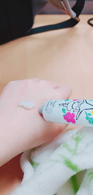 바디홀릭클린핸드크림 3종  SET — 3점을 준 리뷰어가 2019년 1월 올린 사용 사진