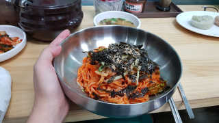 칼국수에끌림 [칼국수에 끌림] 손칼국수+비빔칼국수+왕만두4개 — 5점을 준 리뷰어가 2018년 9월 올린 사용 사진
