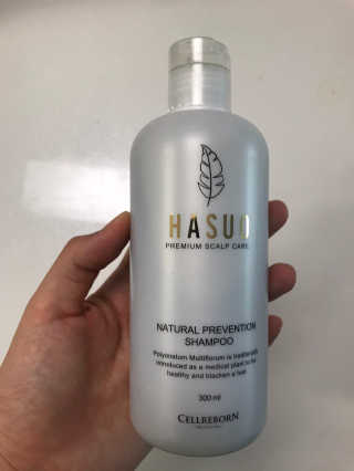 셀리본 하수오 내츄럴 프리벤션 탈모관리 샴푸 300ml — 3.5점을 준 리뷰어가 2019년 11월 올린 사용 사진