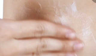 프리미어룩 실크 리프팅 아이 앤 넥 크림 — 5점을 준 리뷰어가 2019년 12월 올린 사용 사진