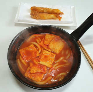 잠실맛집,홍코너떡볶이가우리집에[옛날맛,짜장맛옵션] — 5점을 준 리뷰어가 2020년 1월 올린 사용 사진