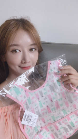 [베이비앤아이] 클린 이유식 방수 턱받이 — 4점을 준 리뷰어가 2019년 7월 올린 사용 사진