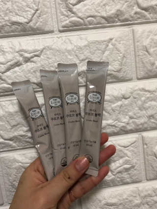 [하우투잇] 뤼에르 쿠르브 블랙 10ml x 30포 총 300ml — 5점을 준 리뷰어가 2020년 2월 올린 사용 사진