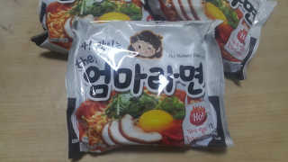 라면 그대로가 제일 맛있는 더엄마라면 — 4점을 준 리뷰어가 2019년 7월 올린 사용 사진