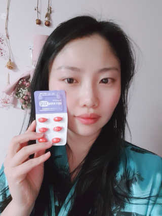 지지랩 [먹는히알루론산] 피부가 촉촉해지지 500mg x 12캡슐 — 2점을 준 리뷰어가 2019년 12월 올린 사용 사진