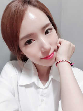 자빈드서울 플라워 포 미 벨벳 립스틱 — 5점을 준 리뷰어가 2019년 10월 올린 사용 사진