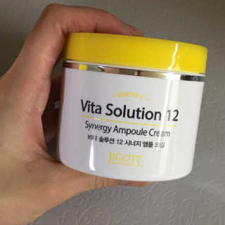 지고트 비타솔루션12 시너지 앰플 크림 100ml — 3.5점을 준 리뷰어가 2019년 6월 올린 사용 사진