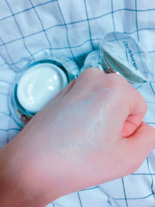 더메이런 에잇콤플렉스 워터드롭 화이트 크림 — 4점을 준 리뷰어가 2017년 4월 올린 사용 사진