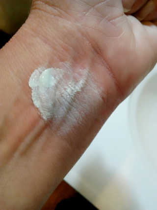 낫츠 NoTS ​​Once Finishing Cream SPF 30 PA ++ — 1.33점을 준 리뷰어가 2018년 5월 올린 사용 사진