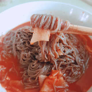 유천냉면 유천 비빔냉면 2인분+메밀지짐만두 280g — 2.5점을 준 리뷰어가 2018년 6월 올린 사용 사진