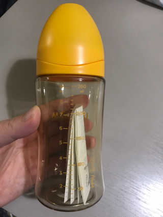 유비맘 PPSU 젖병 노꼭지_260ml_컬러 랜덤 발송 — 4점을 준 리뷰어가 2020년 3월 올린 사용 사진