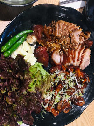 [하영족발과보쌈 강서구청점] 족발中 2인세트 — 5점을 준 리뷰어가 2019년 3월 올린 사용 사진