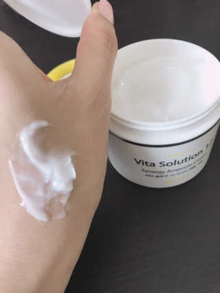 지고트 비타솔루션12 시너지 앰플 크림 100ml — 4점을 준 리뷰어가 2019년 6월 올린 사용 사진