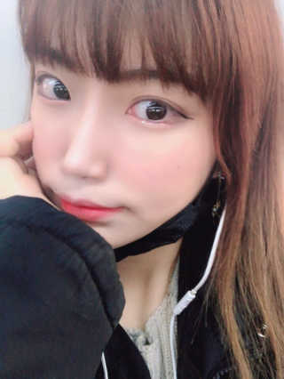 [블랙루즈] 펄블리 아이 글리터 2종 — 5점을 준 리뷰어가 2019년 1월 올린 사용 사진