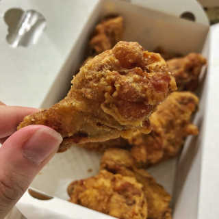 [치킨마루]-  빠사칸윙봉현미 + 콜라 500ml — 4점을 준 리뷰어가 2019년 7월 올린 사용 사진