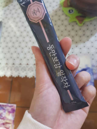 동안보감 얼작차 붓기를 빼주는 동안보감 한방 프리미엄 얼작차 — 5점을 준 리뷰어가 2019년 10월 올린 사용 사진