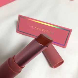 [블랙루즈] 로즈 벨벳 립스틱 택1+랜덤1 — 4.33점을 준 리뷰어가 2018년 11월 올린 사용 사진