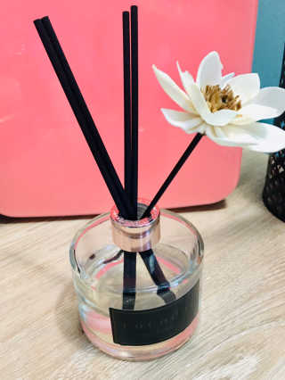코코 도르 화이트 플라워 리드 디퓨저 6.7oz — 5점을 준 리뷰어가 2020년 1월 올린 사용 사진