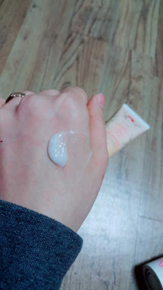 보타미안  엔젤모링가 아쿠아베리어 팩 — 3.17점을 준 리뷰어가 2018년 3월 올린 사용 사진