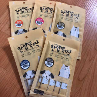 [펫토리아]짜먹는 한입뚝딱 강아지.고양이 마약간식 — 5점을 준 리뷰어가 2019년 7월 올린 사용 사진