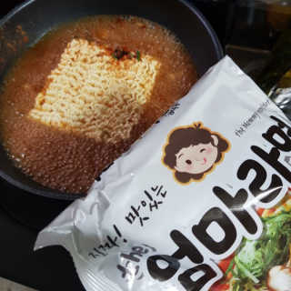 라면 그대로가 제일 맛있는 더엄마라면 — 4.5점을 준 리뷰어가 2019년 7월 올린 사용 사진