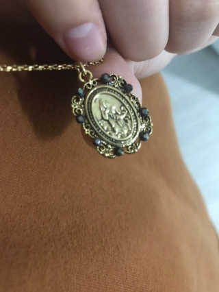쥬얼카운티 92.5 Silver Byzantine Coin Pendant Necklace — 5점을 준 리뷰어가 2018년 11월 올린 사용 사진
