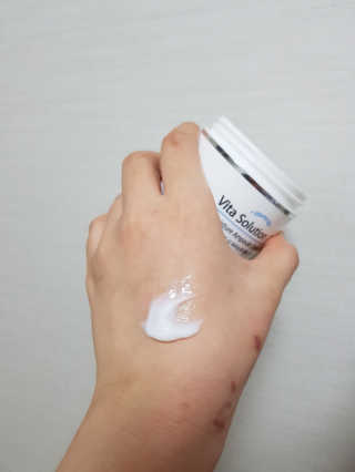 지고트 비타솔루션12 모이스처 앰플 크림 100ml — 3점을 준 리뷰어가 2019년 6월 올린 사용 사진