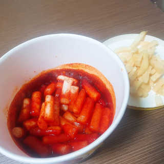 청담동말자싸롱 말자네떡볶이4EA말자네빠삭빠삭감튀5EA — 5점을 준 리뷰어가 2019년 1월 올린 사용 사진