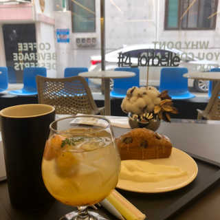 [포벨르] 아메리카노or 돌체라떼 + 에이드 + 디저트 — 5점을 준 리뷰어가 2019년 2월 올린 사용 사진
