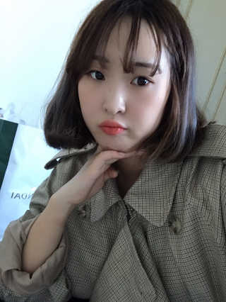 비비드스튜디오 립 플래쉬 매트 NO.27 올 댓 브릭 — 4점을 준 리뷰어가 2020년 3월 올린 사용 사진