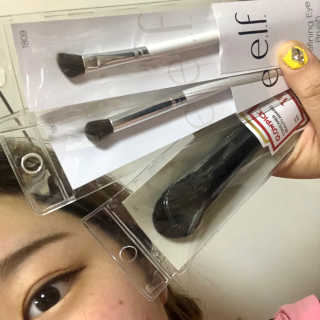 엘프 블러쉬, 블랜딩 아이, 디파이닝 아이 브러쉬 3종 — 4점을 준 리뷰어가 2019년 3월 올린 사용 사진