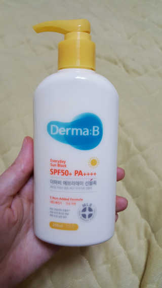 더마비 에브리데이 선블록 SPF50+ PA++++ — 5점을 준 리뷰어가 2019년 4월 올린 사용 사진