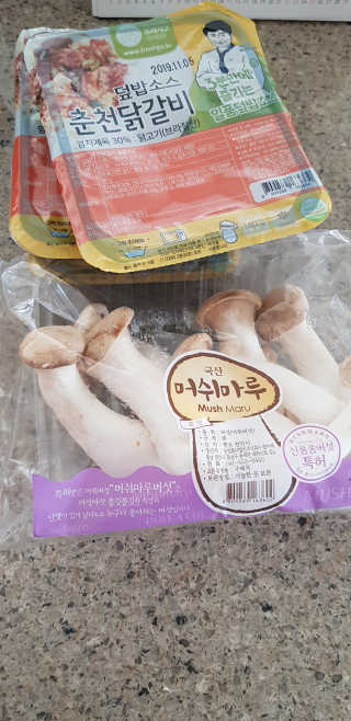 뜰아채유통 춘천닭갈비덮밥소스와 머쉬마루 버섯 — 4점을 준 리뷰어가 2018년 12월 올린 사용 사진