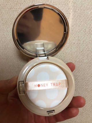 Honey Trap 톤 업 파운데이션 쿠션(W22.5,C17.5) — 5점을 준 리뷰어가 2018년 1월 올린 사용 사진