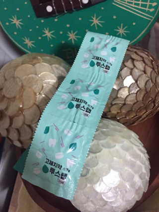 솔테라피 씹는 고체치약 투스탭 스파클레몬 6정 x 5박스 — 3.5점을 준 리뷰어가 2019년 5월 올린 사용 사진