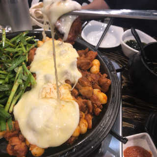 고향원조숯불닭갈비 [고향산천원조숯불닭갈비] 뼈없는 숯불닭갈비 2인세트 — 4.83점을 준 리뷰어가 2018년 9월 올린 사용 사진