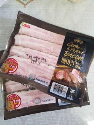 롯데푸드 라퀴진 베이컨 갈릭 앤 페퍼 2개 — 5점을 준 리뷰어가 2019년 6월 올린 사용 사진