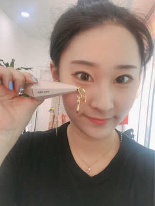 아가타 [AGATHA] 프리미에르 립스틱 — 4.33점을 준 리뷰어가 2018년 5월 올린 사용 사진