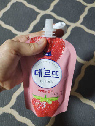 데르뜨 떠먹는 과일 3종, 짜먹는 과일 2종 총 10개 체험 — 4.5점을 준 리뷰어가 2020년 3월 올린 사용 사진
