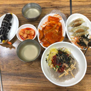 [다래분식]-푸짐하게 먹을 수 있는 12,000원 자유이용 — 3점을 준 리뷰어가 2019년 2월 올린 사용 사진