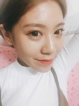 딜라잇18 홀리몰리 글리터라이너 — 5점을 준 리뷰어가 2016년 10월 올린 사용 사진