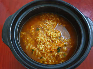 라면 그대로가 제일 맛있는 더엄마라면 — 5점을 준 리뷰어가 2019년 6월 올린 사용 사진