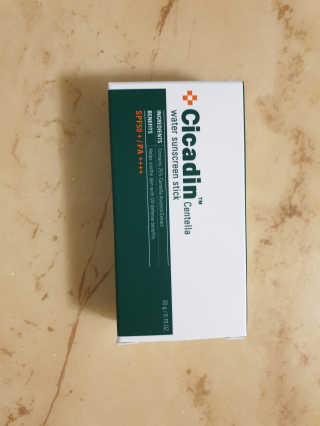 [미샤] 시카딘 센텔라 물스틱 선 SPF 50+ PA++++ — 4점을 준 리뷰어가 2019년 4월 올린 사용 사진