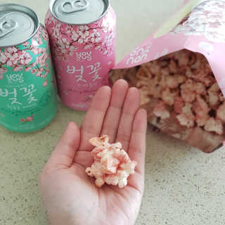 GS25 벚꽃 팝콘 + 벚꽃스파클링 + 벚꽃 청포도 에이드 — 4.5점을 준 리뷰어가 2018년 3월 올린 사용 사진