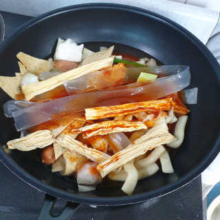 식스레시피 마라떡볶이 쿠킹박스 2인분 — 5점을 준 리뷰어가 2019년 7월 올린 사용 사진